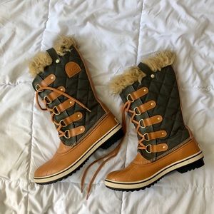 Sorel tall Tofino fur lined boots